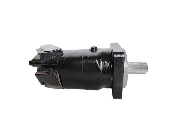 What is a hydraulic motor and what are its characteristics?